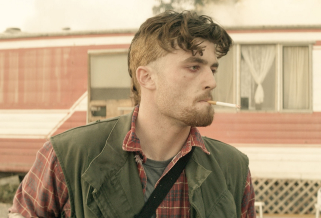 Malcom ist fertig mit seinem Leben. Im Rausch von Chrystal Meth beschließt er, schwerbewaffnet die nahegelegene Vorstadtmall aufzumischen. (© Splendid Film)