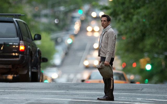 Tagträumer Walter (Ben Stiller) verliert sich gerne in Tagträumen. Doch als sein Job bedroht ist, muss er in der realen Welt aktiv werden. ( © 20th Century Fox)