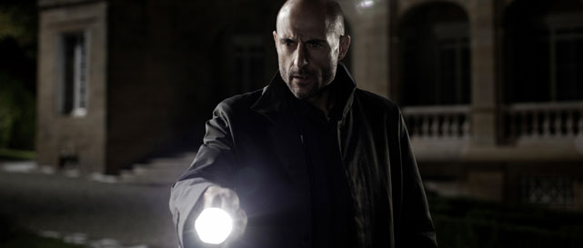 Kriminalpsychologe John Washington (Mark Strong) steht vor einem schweren Fall. (© Studiocanal)