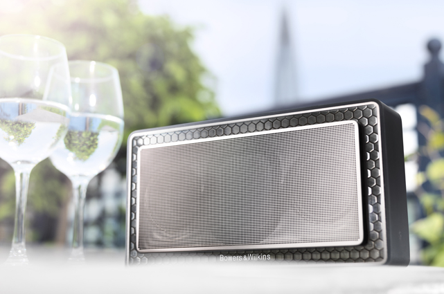 Die Ingenieure von Bowers & Wilkins setzen beim Gehäuse auf die neuentwickelte „Micro Matrix“-Technologie, die beim T7 zum ersten Mal in einem Produkt Verwendung findet.