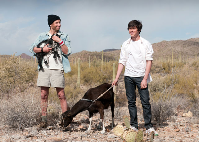 Mit dem „Goat Man“ (David Duchovny) versteht sich der 15-jährige Ellis (Graham Phillips) blendend. (© Lighthouse)