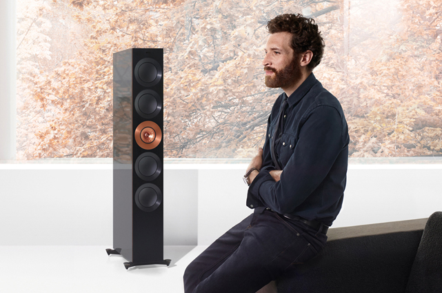 Diesen Herbst stellen sich die beiden Stereo-Standlautsprecher The Reference 3 und The Reference 5 sowie der leistungsstarke Regallautsprecher The Reference 1 der Herausforderung, ihren Rang als Referenz zu behaupten.