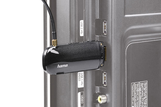 Der Adapter ist ein kompakter Stick, der seine Energie über ein USB-Kabel bezieht. Zur Verbesserung des Übertragungssignals wird eine optionale Antenne mitgeliefert.