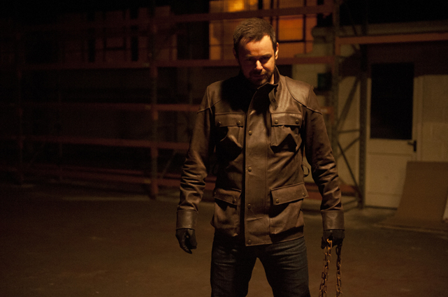 In Vendetta hat Danny Dyer als – ironischerweise sehr wortkarger – Verhörspezialist eine relativ schlichte Rolle auszufüllen - tut das aber sehr gut. (© Universum Film)