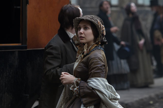 Thérèse (Elizabeth Olsen) ist eine sexuell unerfüllte, attraktive junge Frau, die von ihrer herrischen Tante Madame Raquin zur Ehe mit ihrem lieblosen und kränklichen Cousin Camille gezwungen wird. (© Sony Pictures)