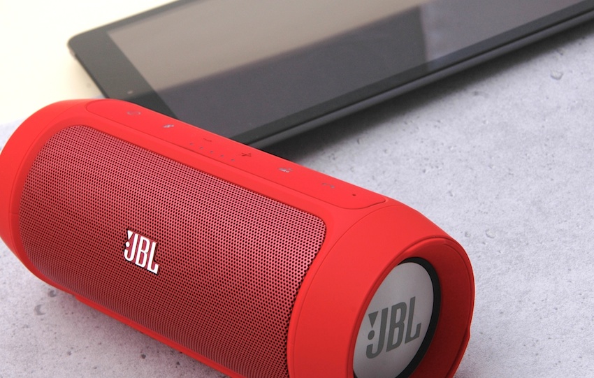 Die mobile Sondereinheit für echten Spitzensound: Das Tablet und der JBL Charge 2!