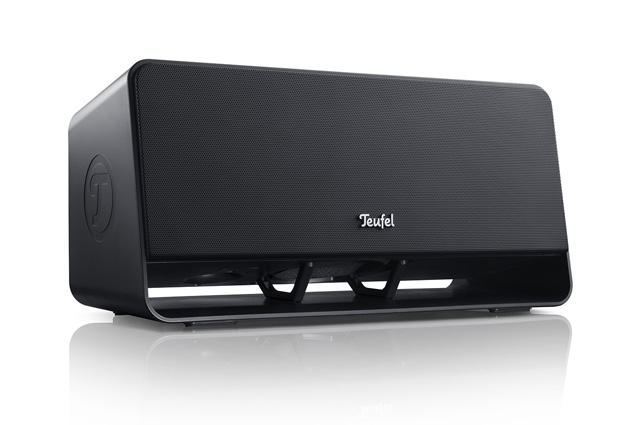 Lautsprecher Teufel präsentiert den mobilen Bluetooth-Lautsprecher Boomster mit integriertem Subwoofer.