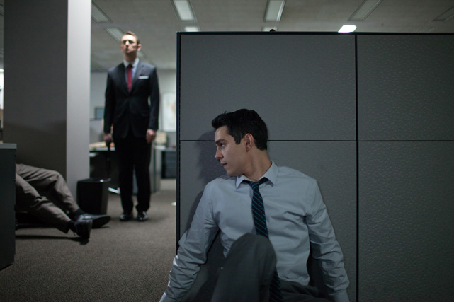Für Tom Miller (Max Minghella) wird es auf der Flucht vor einem amoklaufenden Killer eng. (© Universal Pictures)