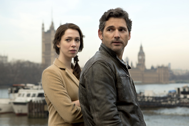 Das Verteidigerduo Claudia Simmons-Howe (Rebecca Hall) und Martin Rose (Eric Bana) deckt eine Verschwörung auf. (© Universal Pictures)