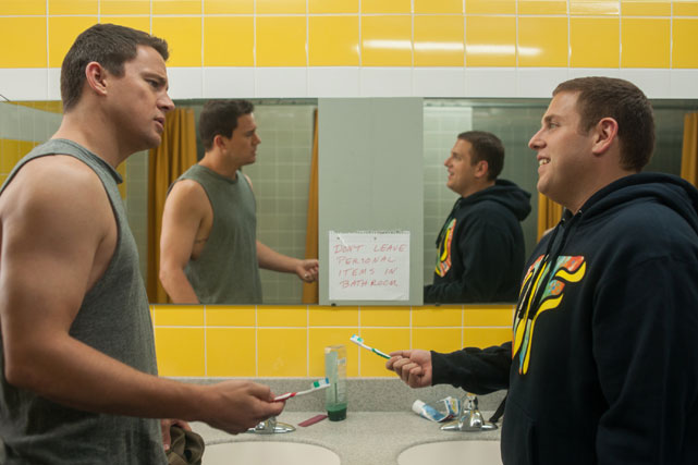 Die beiden Undercover-Cops Schmidt (Jonah Hill, r.) und Jenko (Channing Tatum) müssen sich in ihrem neuen Fall am College zurecht finden. (© Sony Pictures)