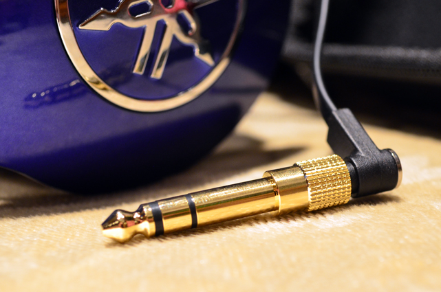 Mit dem beiligenden Adapter kann der Pro500 auch an 6,3-mm-Klinkenanschlüsse angeschlossen werden.