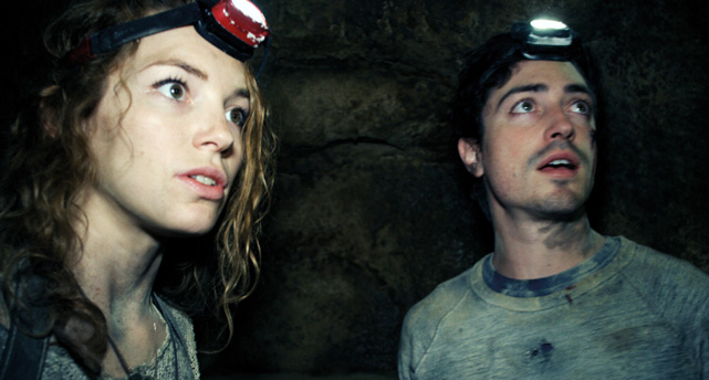 In den Irrwegen des Katakombensystems unter der französischen Hauptstadt Paris gerät eine Gruppe von Archäologen bei einem Forschungsausflug in einen verstörenden Horrortrip. (© Universal Pictures)