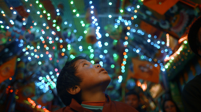 "Hapiness" erzählt den Wandel eines Dorfes aus Sicht des neunjährigen Peyangki. (© Universal Pictures)