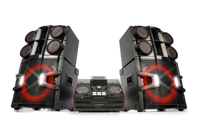 Neben Party-Funktionen wie Auto DJ und Smart DJ beeindruckt auch das extravagante Design der Hifi-Musikanlagen mit visuellem Power LED Lighting tanzwütige Party-Gäste.