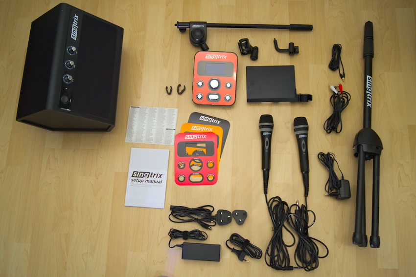 Für nur 399 Euro bietet das Singtrio Party Bundle alles mit, was man für eine legendären Karaoke-Session benötigt. Das Einzige, was nun noch benötigt wird, ist Strom!