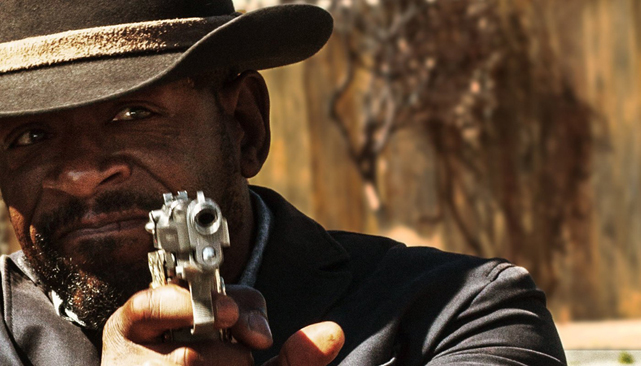 Bishop (Lenni James) hat dem Gangsterleben dank seines Gedächtnisverlusts abgeschworen und ist nun Sheriff. (© EuroVideo)