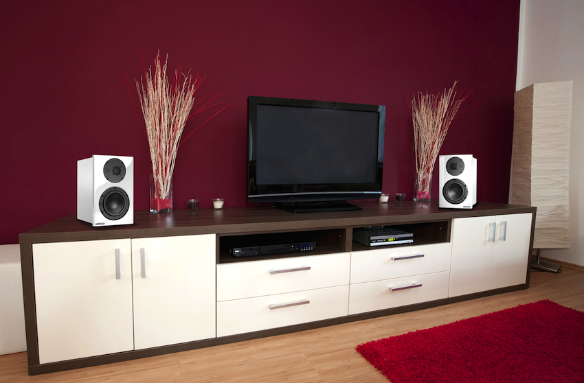 Auf Lautsprecherständern, auf dem Rack oder Low-/Sideboard: Die nuJubilee 40 lassen sich aufgrund ihrer schicken Form und kompakten Abmessung nahezu überall im Wohnraum platzieren.