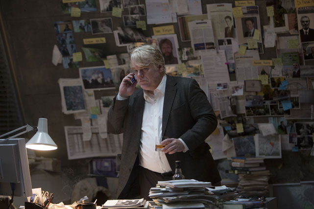 Der geniale Strippenzieher Günther Bachmann (Philip Seymour Hoffman) übergeht als Leiter einer halboffiziellen Spionageeinheit auch mal das Gesetz. (© Universum Film)