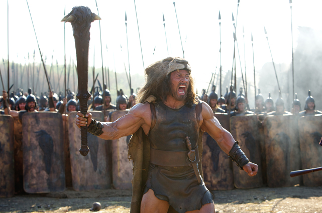 Hercules (Dwayne Johnson) verdingt sich als Söldner, um seinen Lebensunterhalt zu finanzieren. (© Paramount Pictures)