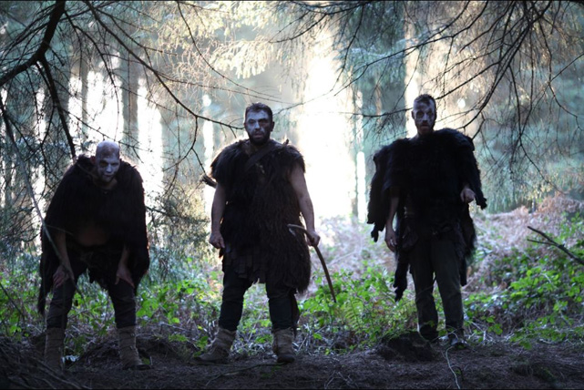 Als die erbarmungslosen Wikinger bei ihren Eroberungszügen eine Gruppe junger Sachsen attackieren, stellen die nordischen Berserker fest, dass ihnen nicht alle Gegner hoffnungslos unterlegen sind... (© Tiberius Film)