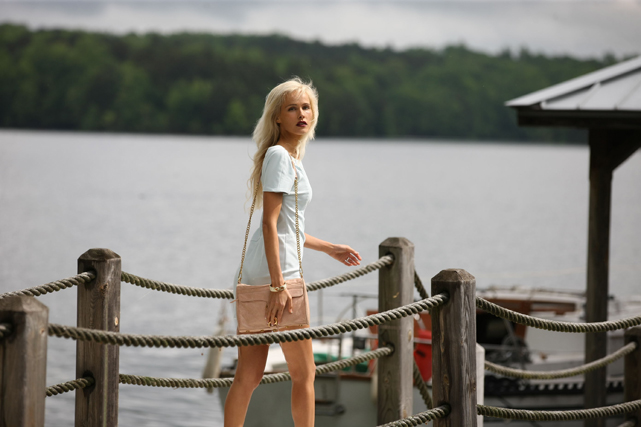 Objekt der Begierde: Lena (Isabel Lucas), die verführerische Ehefrau seines Nachbarn, hat es dem 18-jährigen Doug angetan. (© Universum Film)