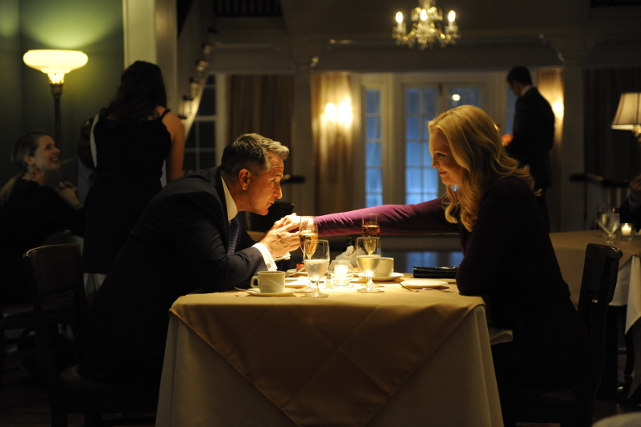 Bob (Anthony LaPaglia) und Darcy (Joan Allen) führen eine glückliche Ehe - doch auch bei ihnen gibt es dunkle Geheimnisse. (© Concorde Home Entertainment)