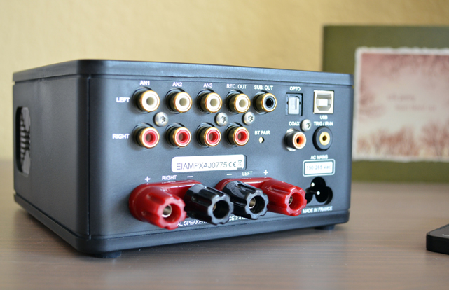 Der MyAmp ist mit reichlich Anschlüssen ausgestattet, die sowohl analoge als auch digitale Signale ins Innere schleusen.
