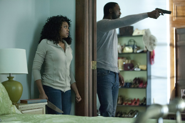 Als Terri (Taraji P. Henson) helfen will, lässt sie mit Colin (Idris Elba) unwissentlich einen gefährlichen Kriminellen ins Haus. (© Sony Pictures)