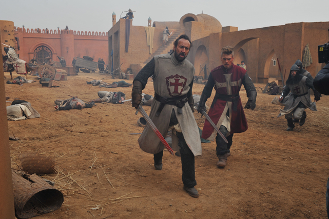 Gallain (Nicolas Cage, l.) und Jacob (Hayden Christensen) müssen sich gegen eine ganze Legion von Attentätern behaupten. (© Universum Film)