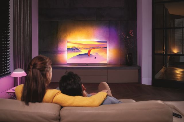 Das Design der Philips Smart TVs ist immer auch so gewählt, dass die einzigartige Ambilight-Technologie ein optimales Fernseherlebnis liefert.