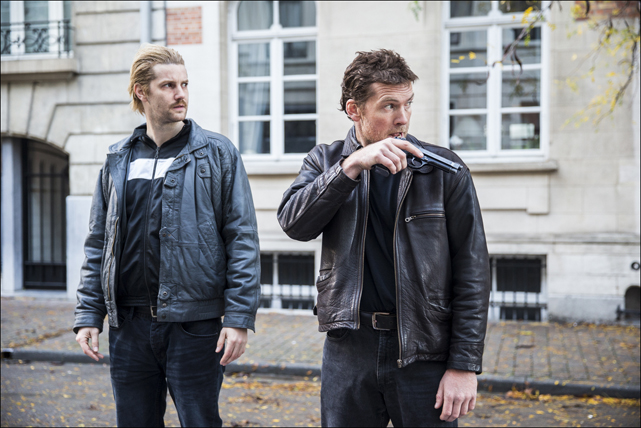 Die beiden Kleinkriminellen Cornelis (Jim Sturgess), l. und Willem (Sam Worthington) versuchen sich an einer Entführung. (© Splendid Film)