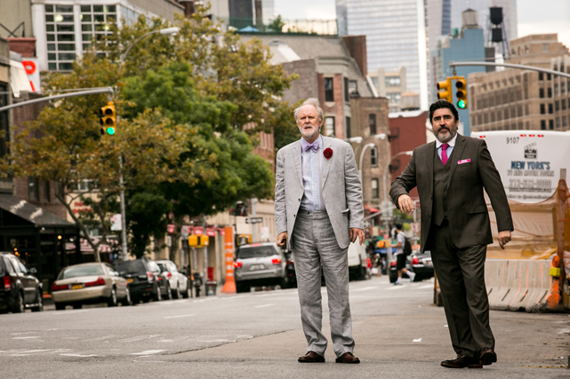 Als Ben (John Lithgow, l.) und George (Alfred Molina) nach 28 Jahren Partnerschaft heiraten, sehen sie sich auf einmal gesellschaftlichen Anfeindungen ausgesetzt. (© Sony Pictures)