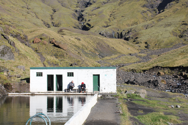 Besonders beeindruckend sind die immer wieder prominent eingestreuten Landschaftsaufnahmen Islands. (© Sony Pictures)