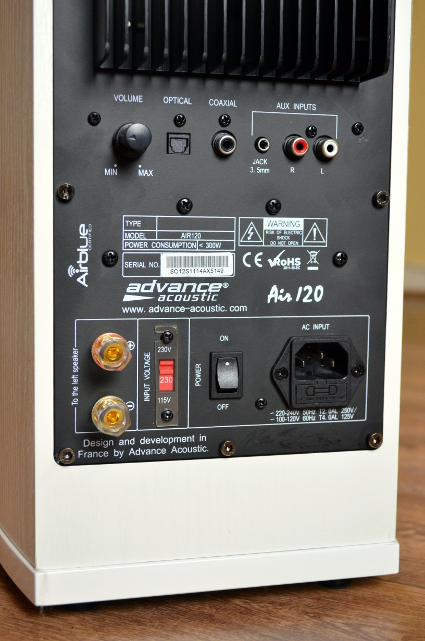 Das Anschlussfeld auf der Rückseite der aktiven Air 120 bietet analoge und digitale Eingänge.