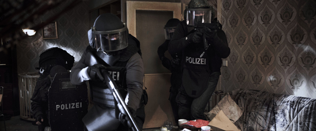 Das SEK-Team von Kevin und Mendes ist eine verschworene Truppe, die Einsätze routiniert und erfolreich abschließt. (© Universum Film)