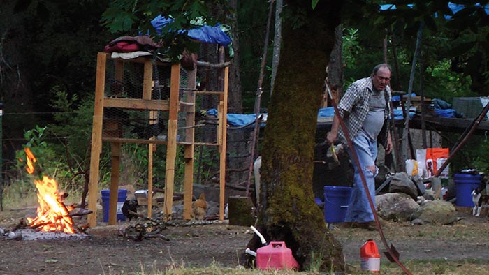 Auf der Jagd nach Aufnahmen des Bigfoot erleben ein Dokumentarfilmer und seine Crew unvorhersehbare Ereignisse. (© Ascot Elite)