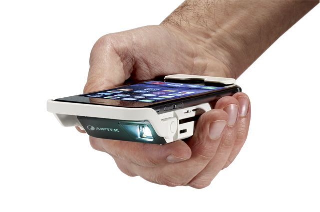 Der portable Pico-Projektor MobileCinema i60 von Aiptek ist der optimale Begleiter für das iPhone 6.