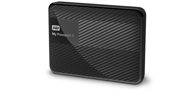 Die schlanke Gaming-Festplatte 2 TB bietet zusätzlichen Speicherplatz für bis zu 50 zusätzliche Spieletitel.