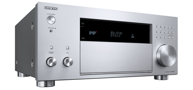 Die Modelle TX-RZ900 (Bild) und TX-RZ-800 führen Onkyos aktuelles Portfolio an Mittelklasse-Receivern an.