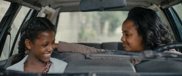 Die Anwältin Meaza Ashenafi (Meron Getnet) nimmt sich des Falls des Mädchens Hirut (Tizita Hagere) an. (© Alamode Film)