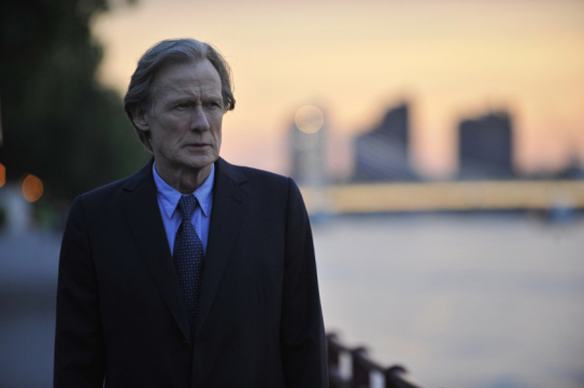 Ex-MI5-Analytiker Johnny Worricker (Bill Nighy) steckt in Schwierigkeiten. (© Koch Media Film)