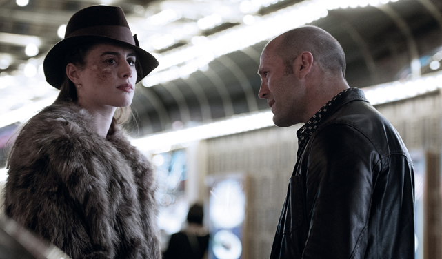 Als seine Ex-Freundin Holly (Dominik García-Lorido) übel zugerichtet wird, macht Nick sich auf die Suche nach ihrem Peiniger. (© Universum Film)