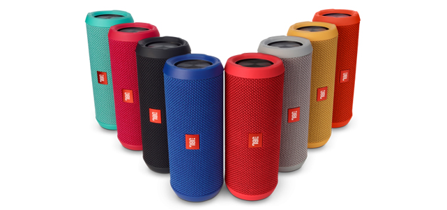 Das robuste, wasserfeste Gehäuse des JBL Flip 3 inklusive praktischer Trageschlaufe macht den Bluetooth-Lautsprecher in allen Situationen zum passenden Begleiter.