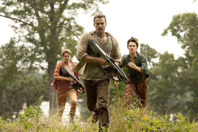 Tris und Four sind auf der Flucht. (© Concorde Home Entertainment)