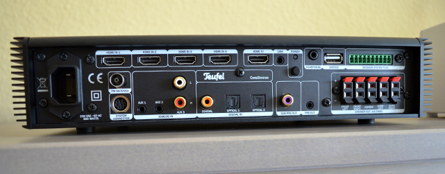 Dank zahlreicher Anschlüsse bildet die CoreStation als AV-Receiver das Herzstück des 5.1-Sets.