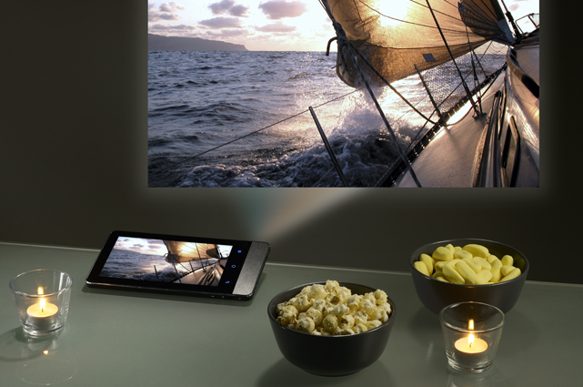 Das ProjectorPad P70 beherbergt in seinem Aluminium-Gehäuse ein vollwertiges Android-Tablet sowie einen DLP Pico-Projektor.