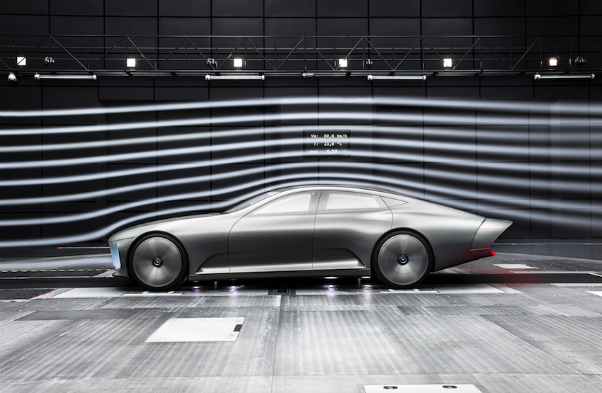Zwei Autos in einem – das „Concept IAA“ schaltet ab einer Geschwindigkeit von 80 km/h automatisch vom Design-Modus in den Aerodynamik-Modus und verändert durch zahlreiche aktive Aerodynamik-Maßnahmen seine Gestalt.