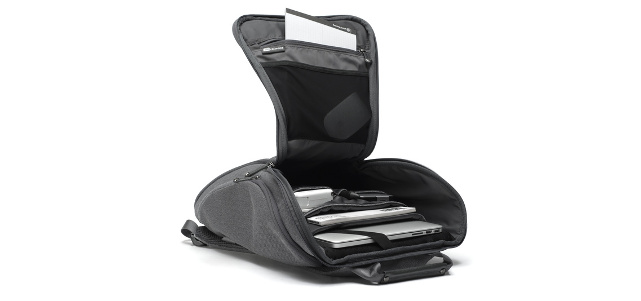 Mit dem Cobra squeeze präsentiert booq einen eleganten Laptop-Rucksack aus Bionic-Faser.