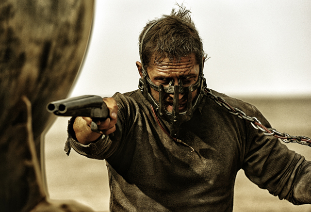 Mad Max (Tom Hardy) ist zurück und immer noch mies drauf. (© Warner Bros)