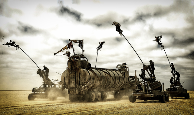 Immerhin kommt Max aufgrund dessen aus dem Verlies frei, als die Warboys Jagd auf Furiosa machen. (© Warner Bros)